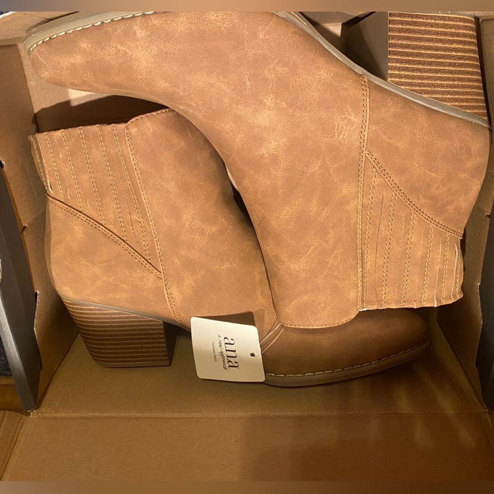 Women’s A.n.a Booties Size 11